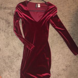 Long sleeve H&M velvet red fitted dress size 0
